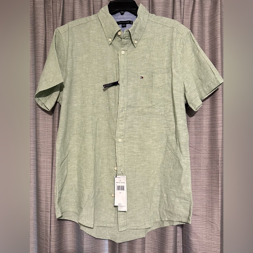 Men’s Tommy Hilfiger short sleeved button down shirt large NWT